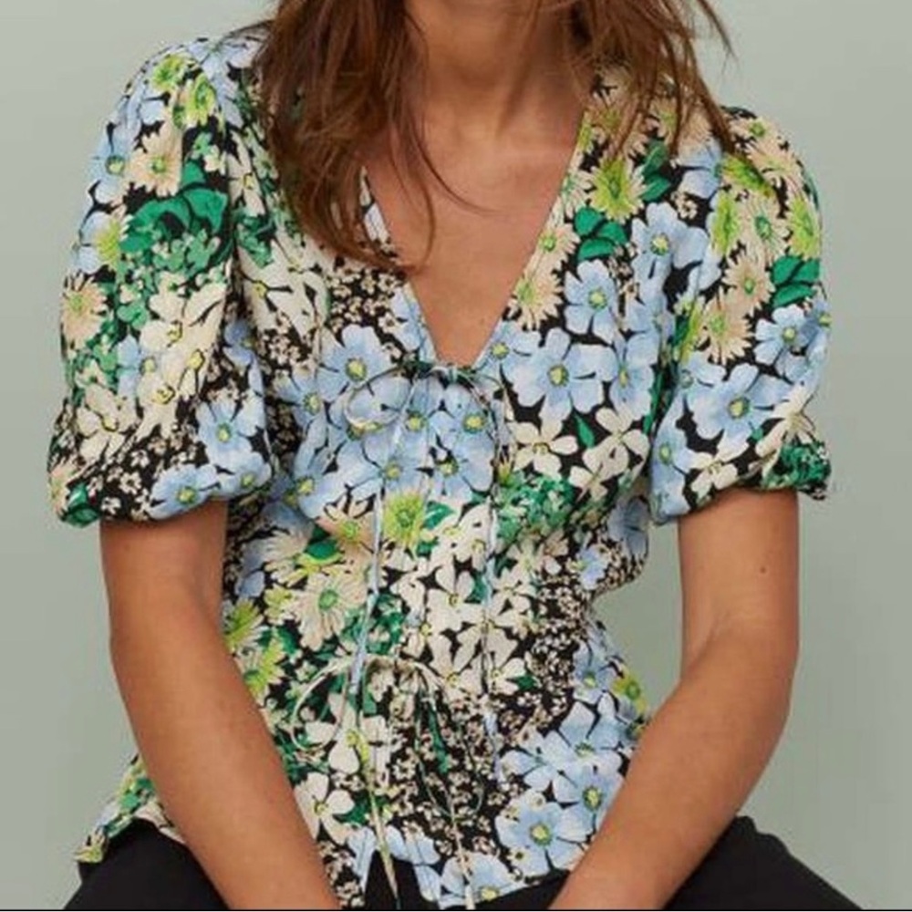 💐NWT H&M Floral puff sleeve tie front detail blouse/top - Picture 4 of 9